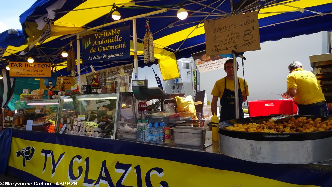 35- Ty Glazig le fidèle traiteur venu de Kemper. 35- Ty Glazig le fidèle traiteur venu de Kemper.