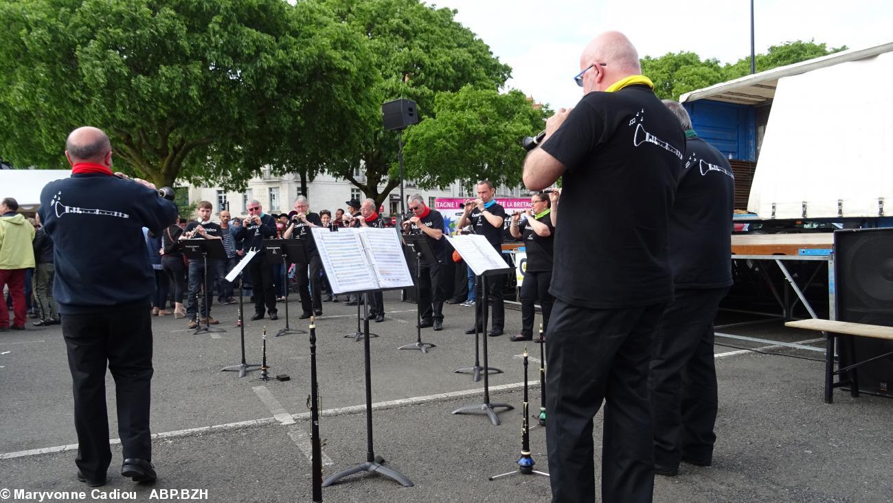 48- Bombardes and Co, deuxième prestation. 48- Bombardes and Co, deuxième prestation.