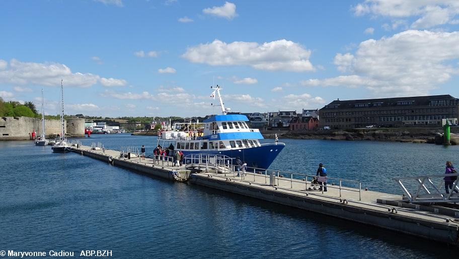 2- Le Glenn II des Vedettes de l'Odet attend. 2- Le Glenn II des Vedettes de l'Odet attend.