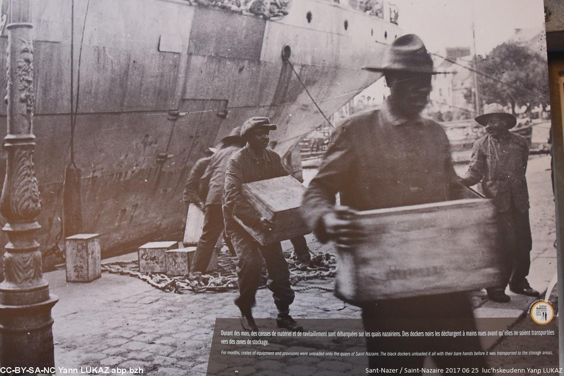Sant Nazer / Saint-Nazaire 2017. Départ du Queen-Mary. Exposition 1917-2017. Déchargement de fret. Sant Nazer / Saint-Nazaire 2017. Départ du Queen-Mary. Exposition 1917-2017. Déchargement de fret.