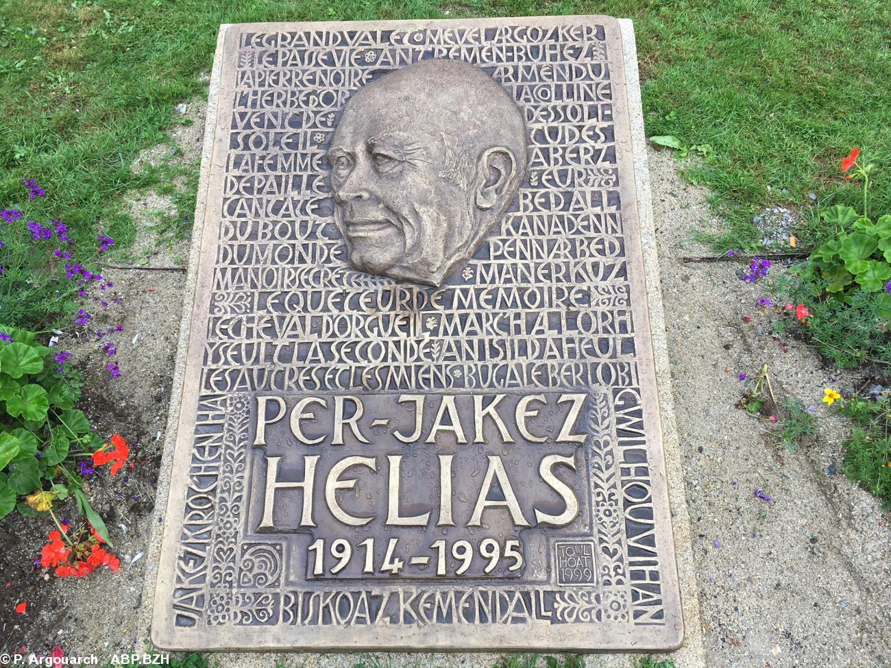 La stèle Per-Jakez Hélias