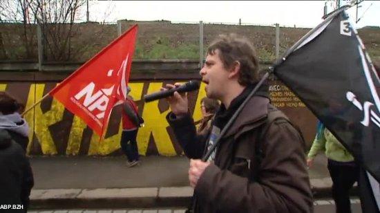 Gael Roblin : NPA, drapeaux rouges et drapeaux noirs (Photo France3)