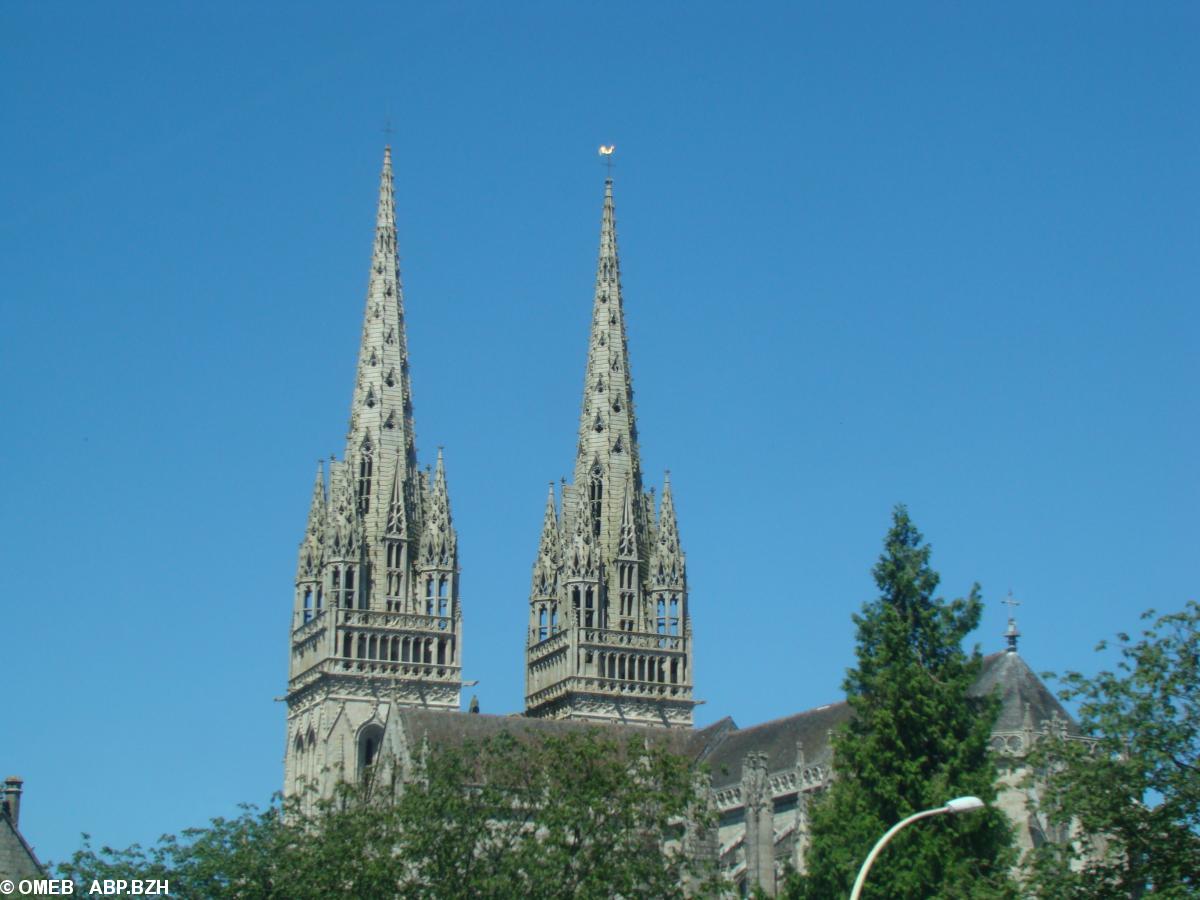La Cathédrale de Kemper, ville où siège Radio Bleu Breiz Izel.
