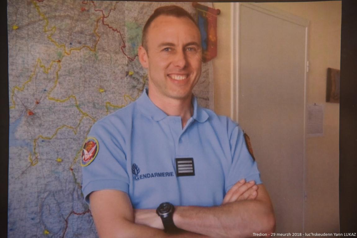 Koronal Arnaud Beltrame - skeudenn war well tost d'an aoter (Iliz Tredion)