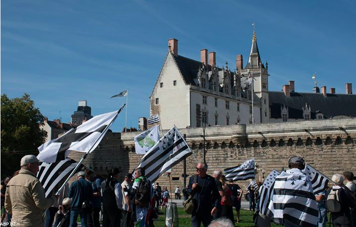 Devant les preuves historiques (photo D.R.)