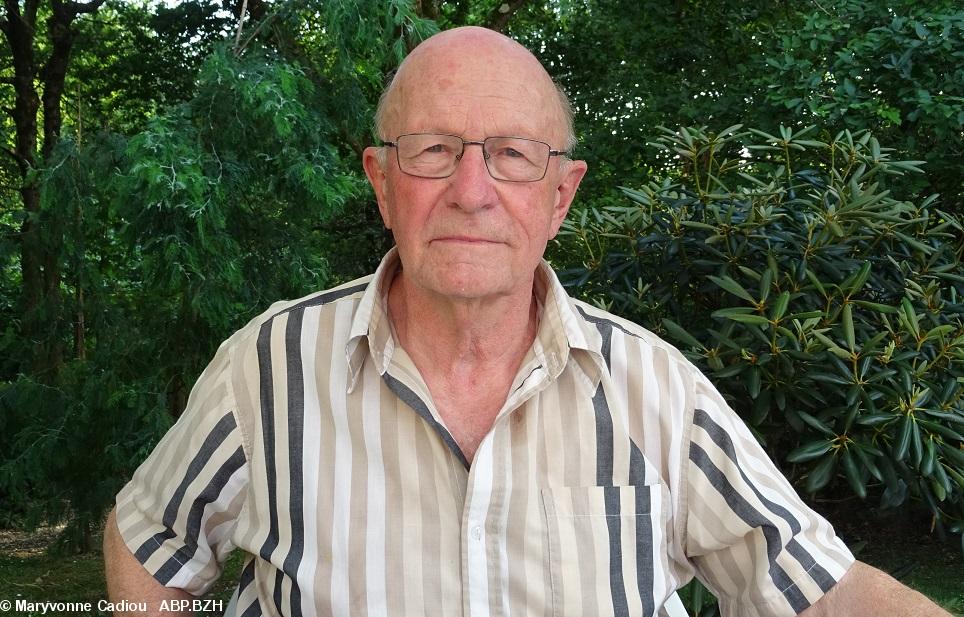 2-Yves Lainé chez lui pour son livre 'Bretonnitude' le 21 juin 2017.