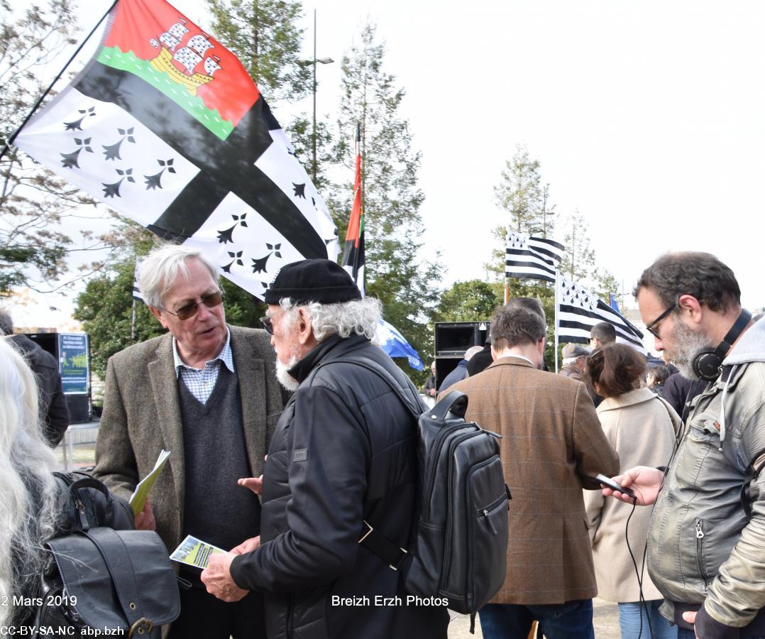 Grand débat 105 000 et après ? organisé par Bretagne Réunie. 2 mars 2019. Yves le Bahy en grande discussion avec Michel Chauvin. Grand débat 105 000 et après ? organisé par Bretagne Réunie. 2 mars 2019. Yves le Bahy en grande discussion avec Michel Chauvin.
