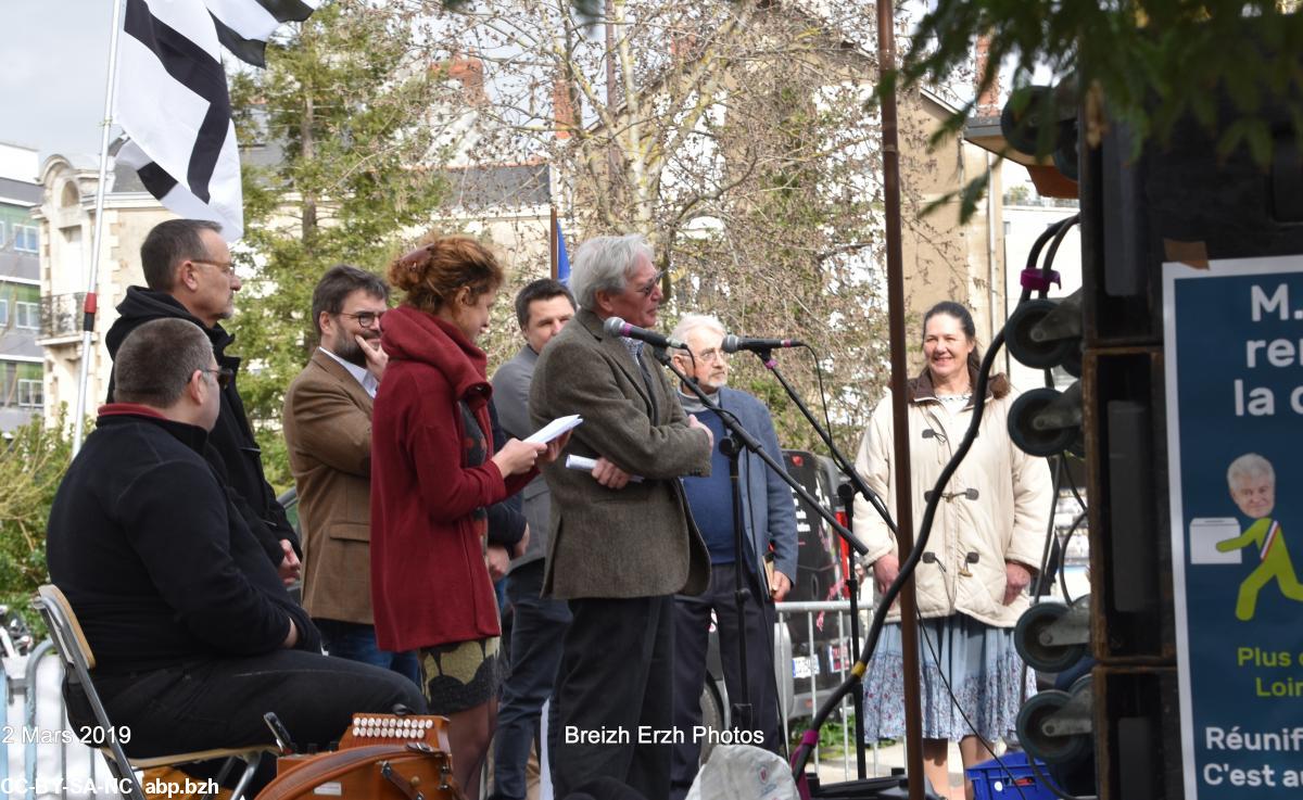 Grand débat 105 000 et après ? organisé par Bretagne Réunie. 2 mars 2019. Tieri Jamet, Jean-Pierre Coic, Maelig Tredan, Yvon Ollivier, Yves le Bahy, Yann Choucq et Sylvie Boisnard. Grand débat 105 000 et après ? organisé par Bretagne Réunie. 2 mars 2019. Tieri Jamet, Jean-Pierre Coic, Maelig Tredan, Yvon Ollivier, Yves le Bahy, Yann Choucq et Sylvie Boisnard.