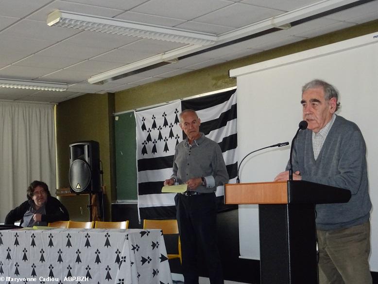 Assemblée générale 2019 de l'ICB : Alan Viaouet, secrétaire, Jacky Flippot, président intérimaire, et Tugdual Kalvez, secion langue et linguistique Assemblée générale 2019 de l'ICB : Alan Viaouet, secrétaire, Jacky Flippot, président intérimaire, et Tugdual Kalvez, secion langue et linguistique