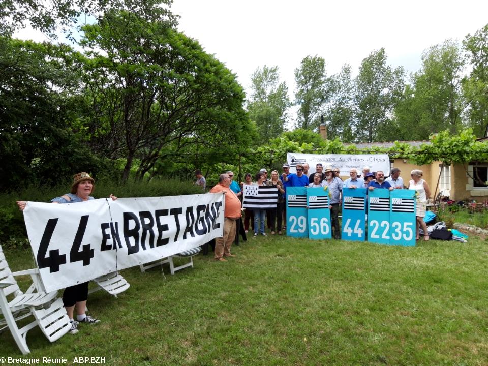 Bretagne Réunie : Les 105 000 signatures, de Saint Nazaire à Paris #3
