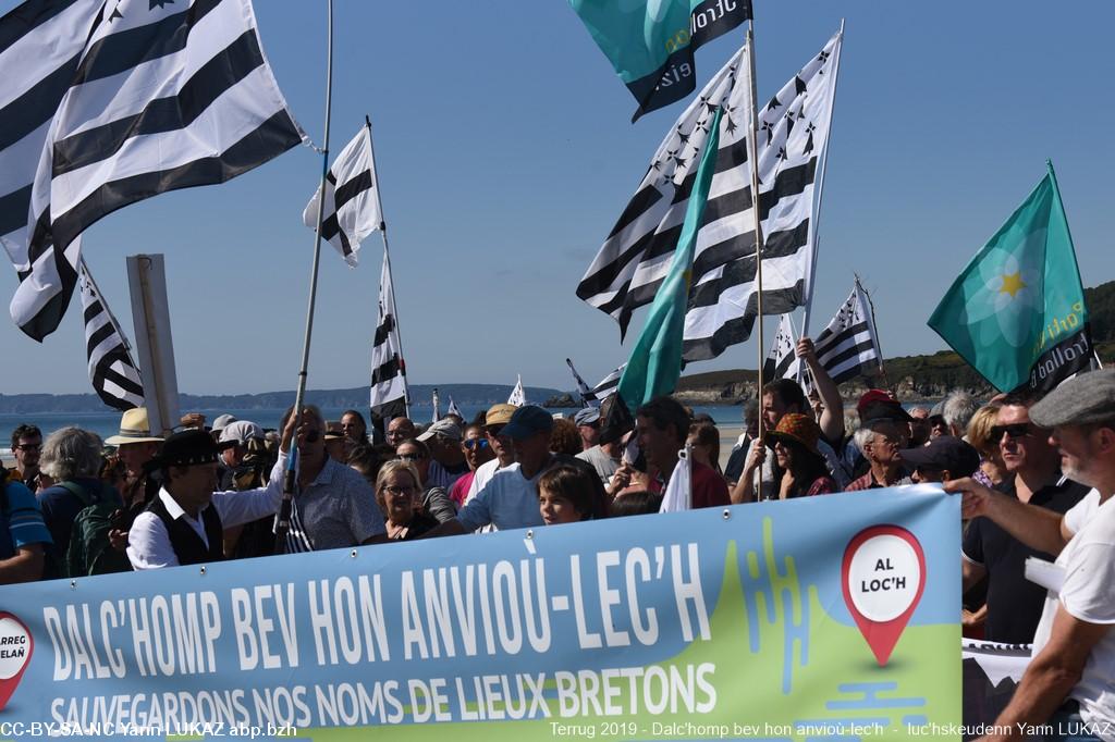 Terrug - ar giton "Dalc'homp bev hon anvioù-lec'h" Terrug - ar giton "Dalc'homp bev hon anvioù-lec'h"