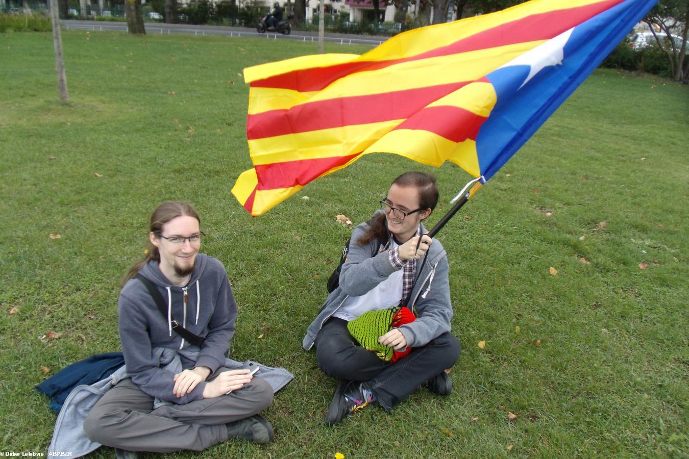 avant la manif de la Coordination démocratique bretonne et de 44=BZH du 28/09/19 : des pro indépendantistes Catalans avant la manif de la Coordination démocratique bretonne et de 44=BZH du 28/09/19 : des pro indépendantistes Catalans