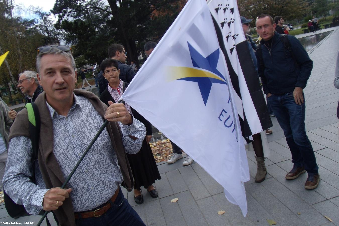 manif de la Coordination démocratique bretonne et de 44=BZH du 28/09/19 - Jean-Jacques Page, du Parti fédéraliste européen manif de la Coordination démocratique bretonne et de 44=BZH du 28/09/19 - Jean-Jacques Page, du Parti fédéraliste européen