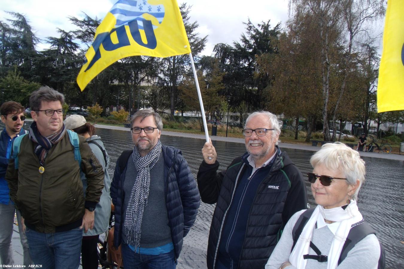 manif de la Coordination démocratique bretonne et de 44=BZH du 28/09/19 - Pierre-Emmanuel Marais et une représentation de l'UDB manif de la Coordination démocratique bretonne et de 44=BZH du 28/09/19 - Pierre-Emmanuel Marais et une représentation de l'UDB