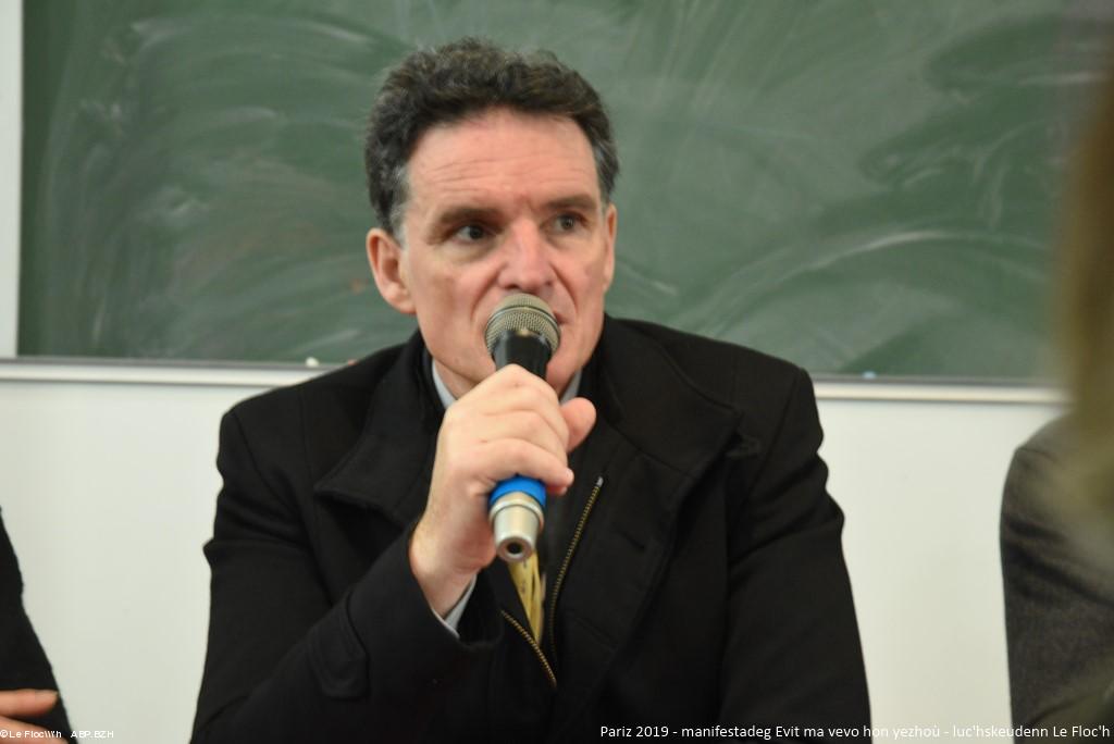 Pariz, yezhoù rannvroel, 2019 , manifestadeg, taol-grenn e-pad an abardaez (Paul Molac, kannad ar Morbihan ha brezhoneger, député du Morbihan, groupe d'études Langues et Cultures régionales ) table-ronde de l\'après-midi. Pariz, yezhoù rannvroel, 2019 , manifestadeg, taol-grenn e-pad an abardaez (Paul Molac, kannad ar Morbihan ha brezhoneger, député du Morbihan, groupe d'études Langues et Cultures régionales ) table-ronde de l\'après-midi.