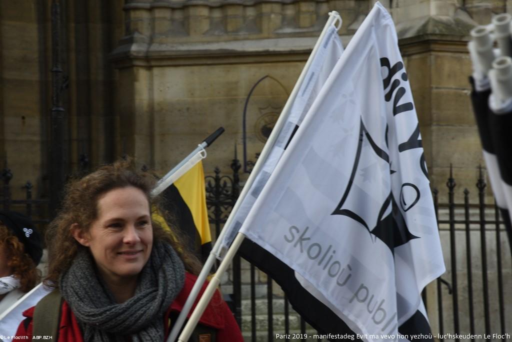 Pariz, yezhoù rannvroel, 2019 , manifestadeg, bannielloù "Div Yezh" Pariz, yezhoù rannvroel, 2019 , manifestadeg, bannielloù "Div Yezh"