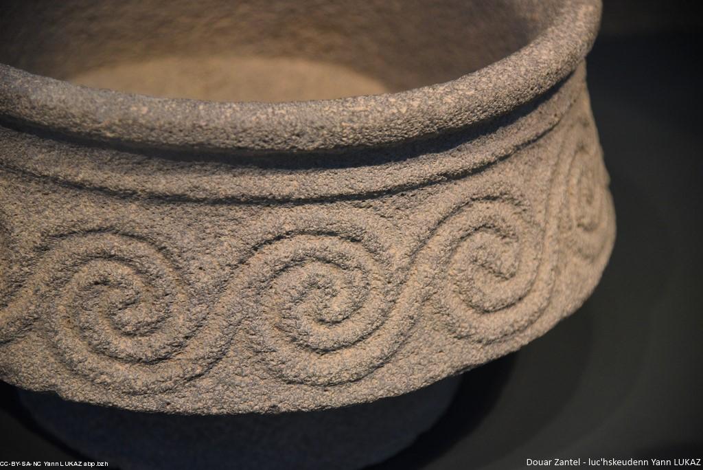 Israël, Jérusalem , musée d'Israël (poterie antique, motif proche de motifs celtiques)