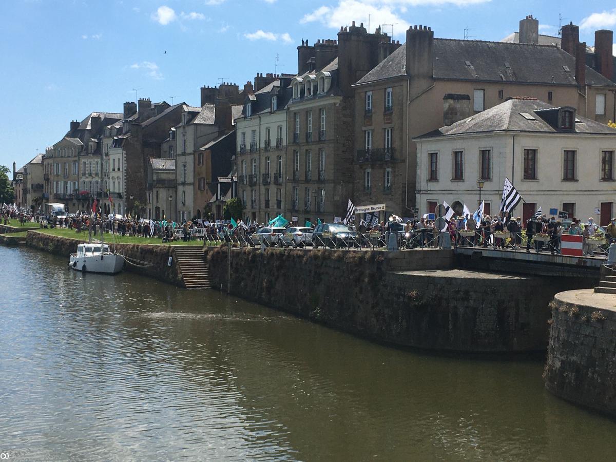 Cortège : 1500 personnes ont défilé Cortège : 1500 personnes ont défilé
