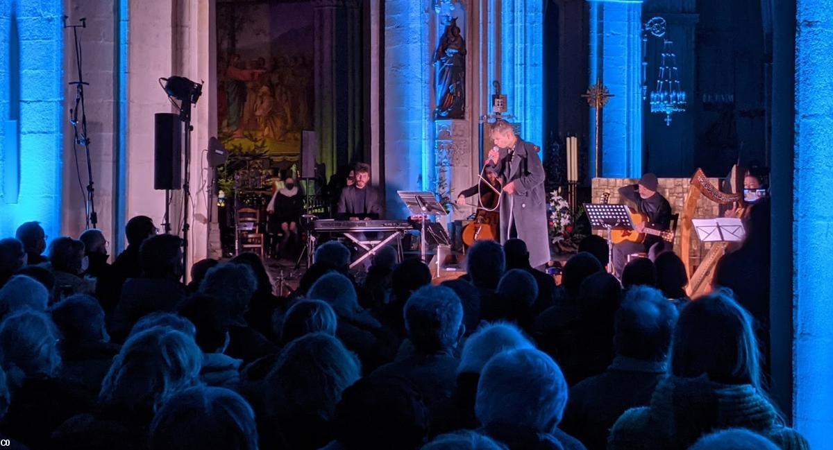 Denez au premier concert qui a eu lieu de 16 décembre.