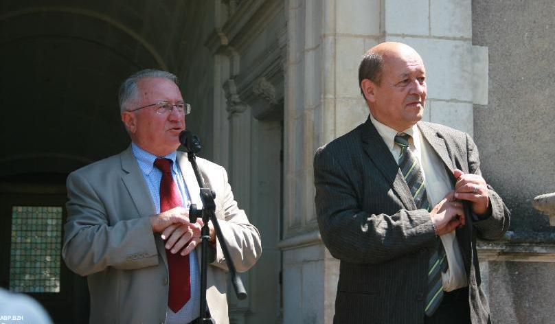 Patrick Maréchal et Jean-Yves Le Drian interrogés sur la réunification en juin  2009 à Châteaubriant ( Photo archives ABP).