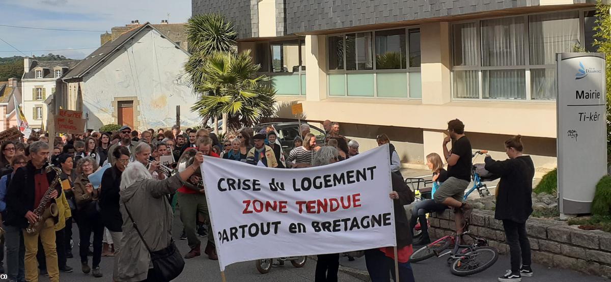 1500 manifestants hier demandent des solutions à la crise du logement en Bretagne