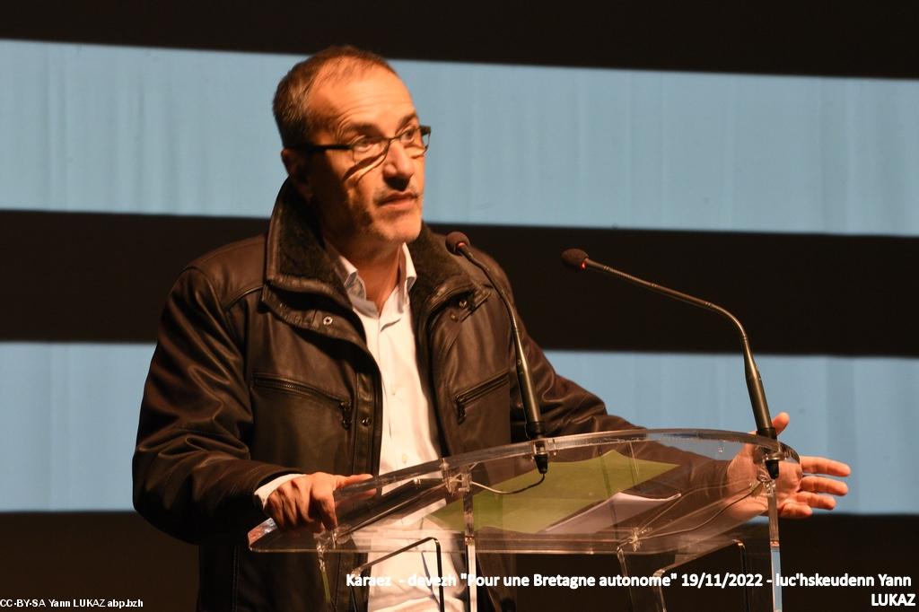 Jean-Guy Talamoni, Avocat, ancien Président de l'Assemblée de Corse (2015-2021) était déjà venu à Carhaix. Il s'est présenté comme 