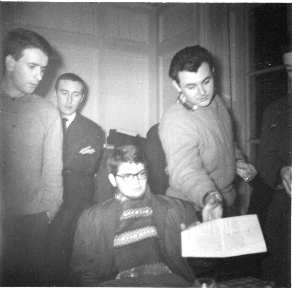Le groupe de jeunes  lors de la fondation du 5 janvier 1964