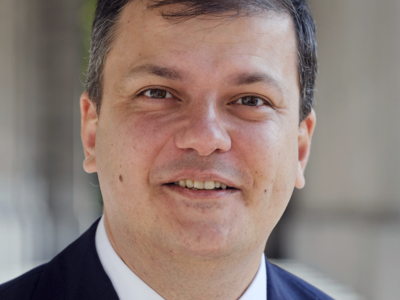 Alvokad eo Thomas Hieber ha dileuriañ a ra al luskad keodedel europat "Minority SafePack" dirak Lez-varn Unaniezh Europa. Barrek eo war ar gwir europat ha labourat a ra war dachenn gwirioù ar minorelezhioù.

Thomas Hieber est avocat et défend l'initiative citoyenne européenne "Minority SafePack" devant la Cour de Justice de l'Union Européenne. Il est spécialisé en droit européen et travaille notamment dans le domaine du droit des minorités.