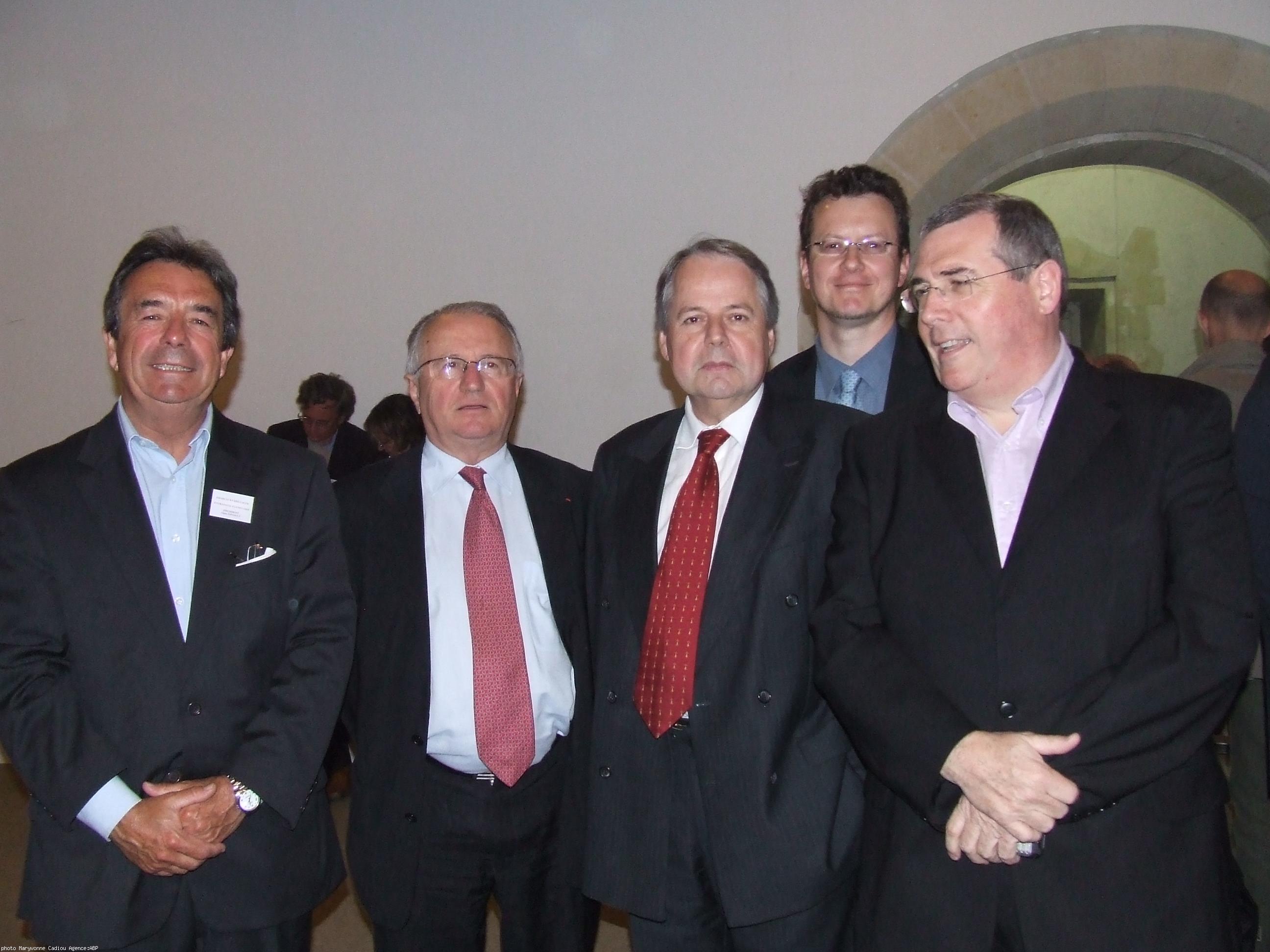 Alain Esnault Patrick Mareschal Yann Ber Thomin Kristian Guyonvarc\'h et Jakez Bernard. Alain Esnault Patrick Mareschal Yann Ber Thomin Kristian Guyonvarc\'h et Jakez Bernard.