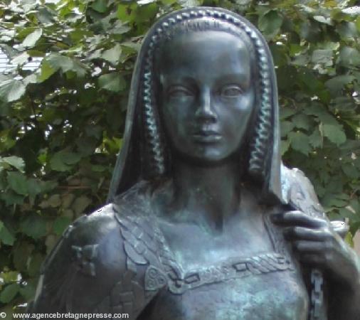 La statue d\' Anne de Bretagne à Nantes par Jean Fréour (2000).