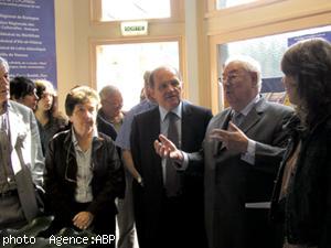 de gauche à droite : Hervé PELLOIS 
Annick GUILLOU-MOINARD  François GOULARD 
Yvonig GICQUEL et Mélanie PERON