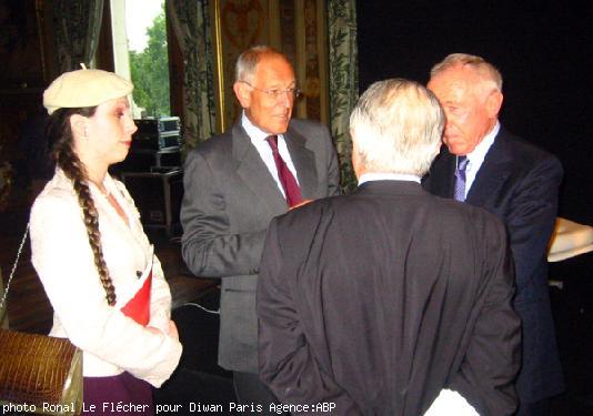 Claude Nadeau Patrick Le Lay François Pinault et Patrick Mareschal (de dos) discutent de Diwan