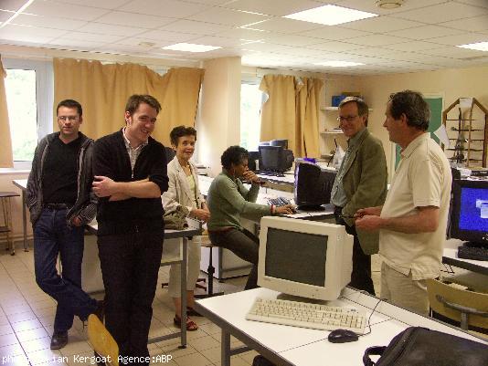 Ar skipailh prientiñ an devezh diouzh ar stern
Frederig Ollivier Samuel Julien Anna ar Beg Sophie Marcon
Tangi Louarn Loeiz Donal