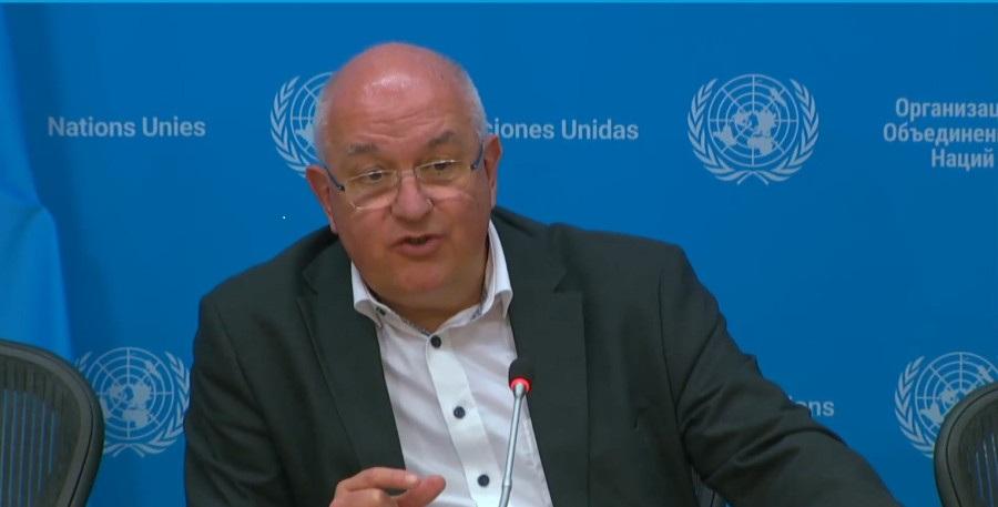 Pr. Nicolas Levrat est le quatrième rapporteur spécial des Nations unies sur les questions relatives aux minorités. Il a été nommé par le Conseil des droits de l’homme le 13 octobre 2023 et a pris ses fonctions le 1er novembre 2023.
Nicolas Levrat est un Suisse francophone, né en 1964. À ce titre, il appartient à une minorité linguistique en Suisse et consacre depuis de nombreuses années ses recherches et son enseignement aux droits des peuples et des minorités, au fédéralisme et aux relations entre systèmes juridiques. Il est professeur titulaire à l’Université de Genève (UNIGE), Faculté de droit, et professeur de droit international et européen depuis 2001.