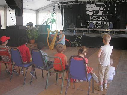 Soazig Kermabon à la harpe celtique