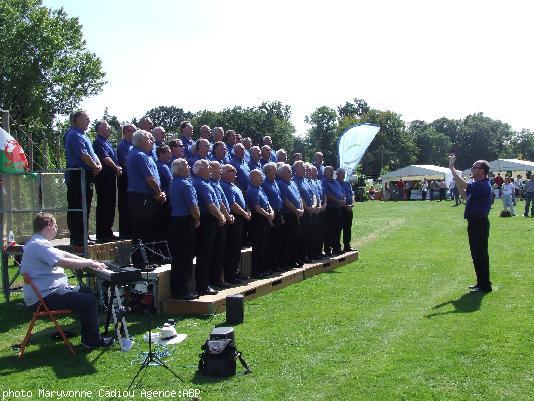 Le Kenfig Hill Male Choir direction Richard Spencer.