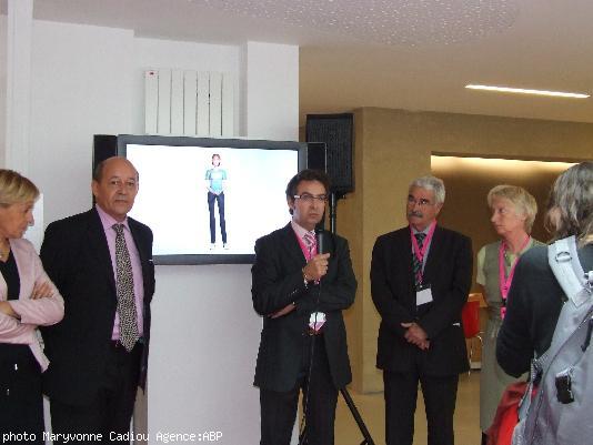 . Christopher Couzelin présente les projets. . Christopher Couzelin présente les projets.