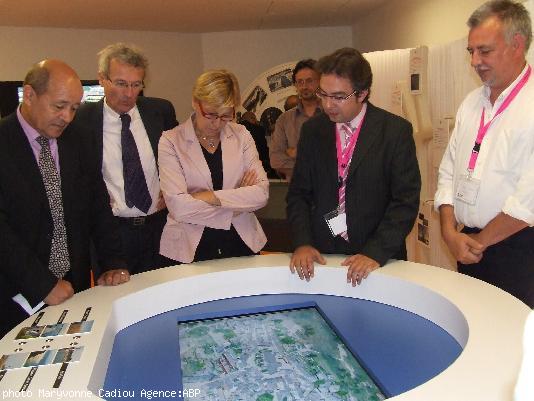 . L’île de Groix survolée virtuellement. . L’île de Groix survolée virtuellement.