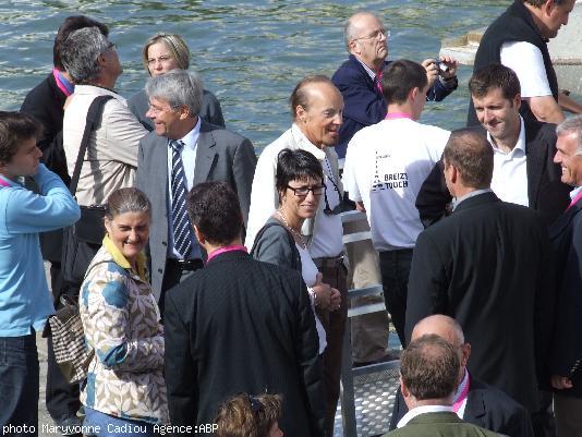 . Mona Bras Kristian Guyonvarc\'h (de dos) Alan Stivell. . Mona Bras Kristian Guyonvarc\'h (de dos) Alan Stivell.