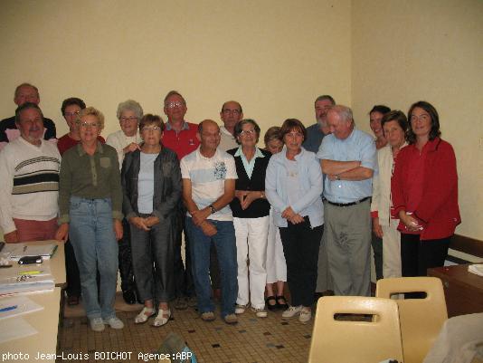 De Gauche à Droite 1ère ligne : Alphonse DOUILLARD Marie-Odile JARLEGAND Marie-Thérèse ANNEZO Eugène BELLEC Monique CLAUSNER Françoise MAUGENDRE Guy LE DEIST Monique LEFAURE Catherine MARTIN
De Gauche à Droite 2ème ligne : Yves CORBEL Denise