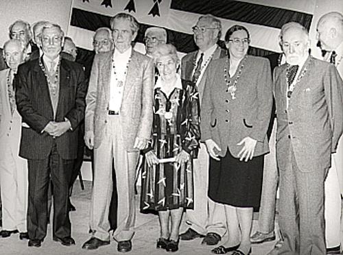 Loeiz Ropars (2e à gauche) avec Jacques Briard à sa droite. Ivona Martin Lois Kuter et Jean Fréour sont à sa gauche.