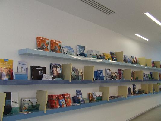 Brochures et dépliants touristiques des cinq départements. Brochures et dépliants touristiques des cinq départements.