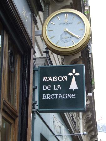 L’ancienne Maison de la Bretagne boulevard Saint Germain. Enseigne à l’hermine. L’ancienne Maison de la Bretagne boulevard Saint Germain. Enseigne à l’hermine.