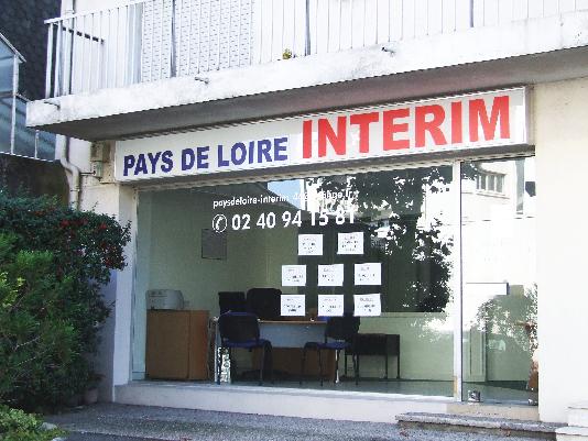 Boulevard des Anglais près du rond point de Vannes en retrait.