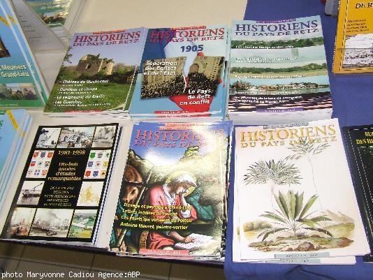 Quelques publications de la Société des historiens du pays de Retz aux \"Rencontres d\'histoire régionale et de recherches généalogiques\" du Bignon le 18 novembre 2007.