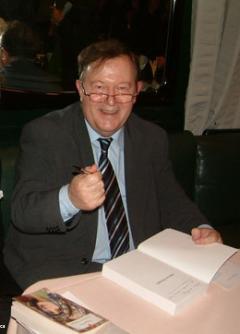 Le professeur Philippe Tourault. Sa biographie d'Anne de Bretagne fait autorité et est rééditée régulièrement depuis sa parution en 1990.