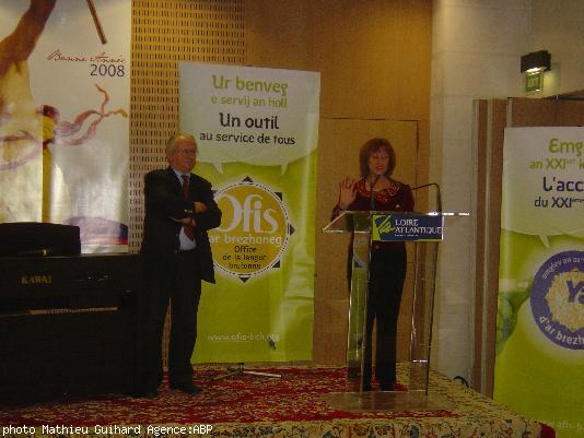 Lena Louarn  Patrick Mareschal en he c\'hichen - Lena Louarn et Patrick Mareschal à ses côtés.