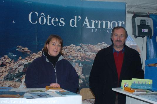 Yves Le Sidaner et sa collaboratrice représentent le CDT des Côtes d\'Armor.