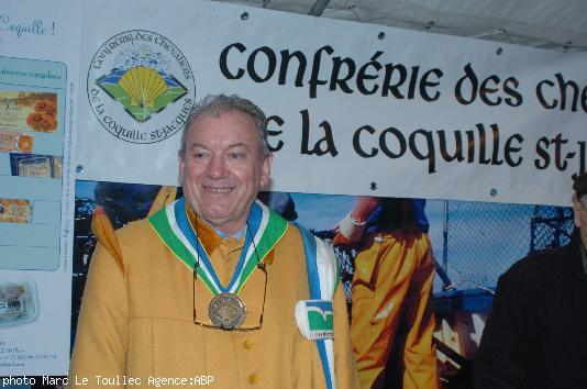 Le représentant de la Confrérie des Chevaliers de la Coquille Saint-Jacques.