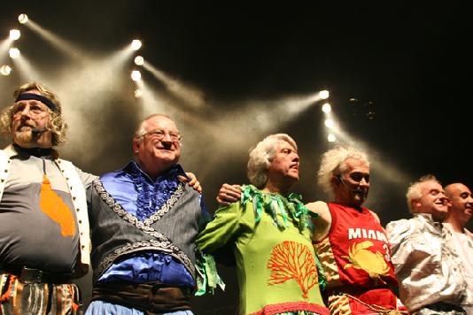 Les Tri Yann sur la scène de l\'Olympia